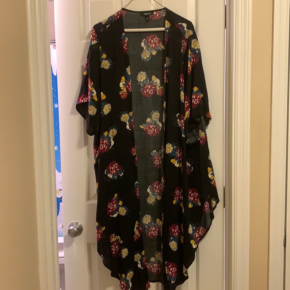 Torrid Long Open Short Sleeve Top NWT